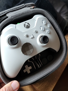 微软xbox精英手柄白色特别版,别拿黑色的来比价格,原装正品