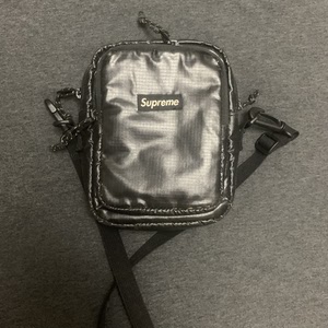 supreme17fw 斜挎包成色一88自看 价格自出 可议