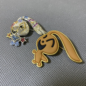 阿玛施amass兔子胸针,炒鸡可爱的兔兔,全新正品,有附图背