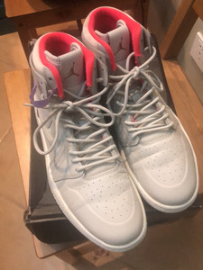 aj1蛇皮纹骚粉,几乎全新,有原盒无鞋撑了.44码 全网没几