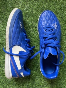 耐克足球鞋传奇小罗