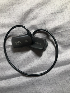 索尼nwz-ws615防水游泳蓝牙耳机.内存16g,成色不错