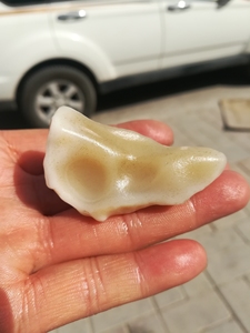 新疆哈密地表鸡油黄蛋白石.天然原石,完整无缺,自捡石头友情价