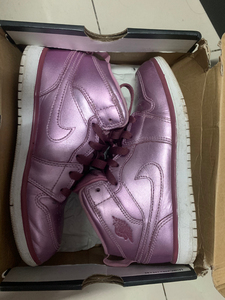 aj1玫瑰金3y 中童款鞋码35 36可穿 穿过3次 保证正