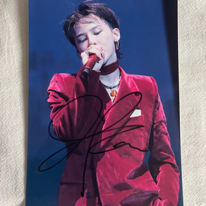 权志龙签名照亲笔