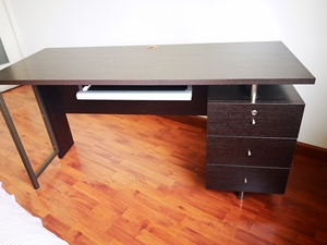 95成新:红苹果牌书桌,三抽屉(长×宽150x59cm)