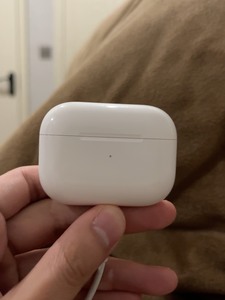 苹果airpods pro二代买回来一年左右耳机掉了,只有一