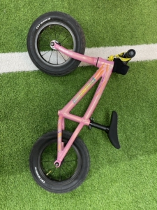 00忘却轮回彼此重逢淘宝papa平衡车 12寸星芒充气轮组 铝合金整车