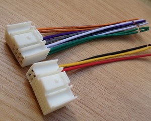 现代新悦动cd机尾线 索纳塔 ix35起亚智跑,k2,k5cd机尾线