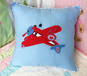 大号儿童靠垫抱枕 布艺软饰床头靠枕 床上家居幼儿园午睡用 飞机