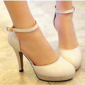 32码白色高跟鞋