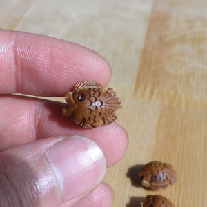 野生山桃核雕刻鱼桃花儿童纯手工饰品平安富贵