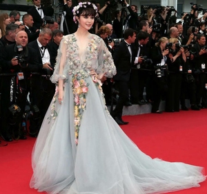 定制2017新款明星走秀同款范冰冰花仙子花朵婚纱晚礼服表演聚会