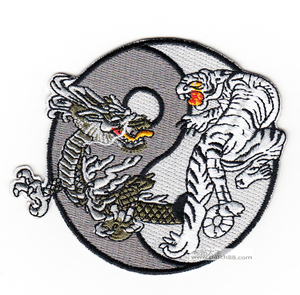 epjs151 青龙白虎 龙虎宗 八卦 太极阴阳布贴 刺绣背胶烫贴 9x8cm