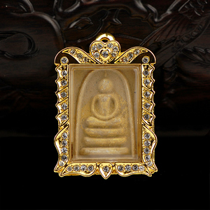 泰国佛牌真品/龙婆培2539/金箔崇迪佛/包邮送链