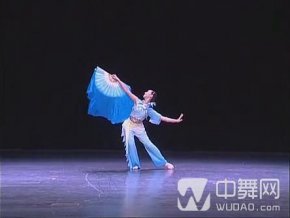 临水舞蹈服装