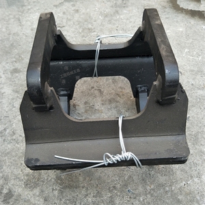 小松pc60护链架三一日立70/75挖掘机护链架护链器链条链轨保护架