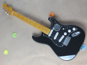 火鹰ST款电吉他 黑色琴身枫木复古琴颈 可按要求定制改动可改颜色