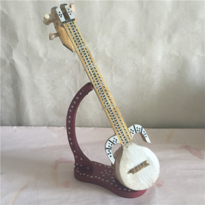 新疆民族特色乐器牛皮热瓦普手工艺品家居装饰摆件支架礼盒礼品