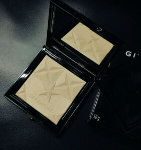 纪梵希粉饼星星