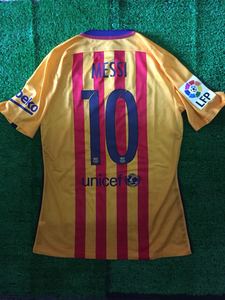 巴萨新赛季球衣|巴萨发布新赛季客场球衣致敬拉玛西亚40周年