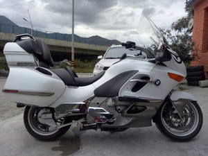 大排量宝马大型四缸旅行巡航摩托车
