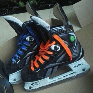 锐步青少年冰球鞋/冰刀reebok 20k (size 1.5)