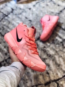 欧文粉色篮球鞋