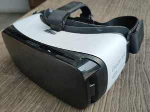 【转卖】三星Gear vr 3代虚拟现实眼镜手机3d头戴…颜