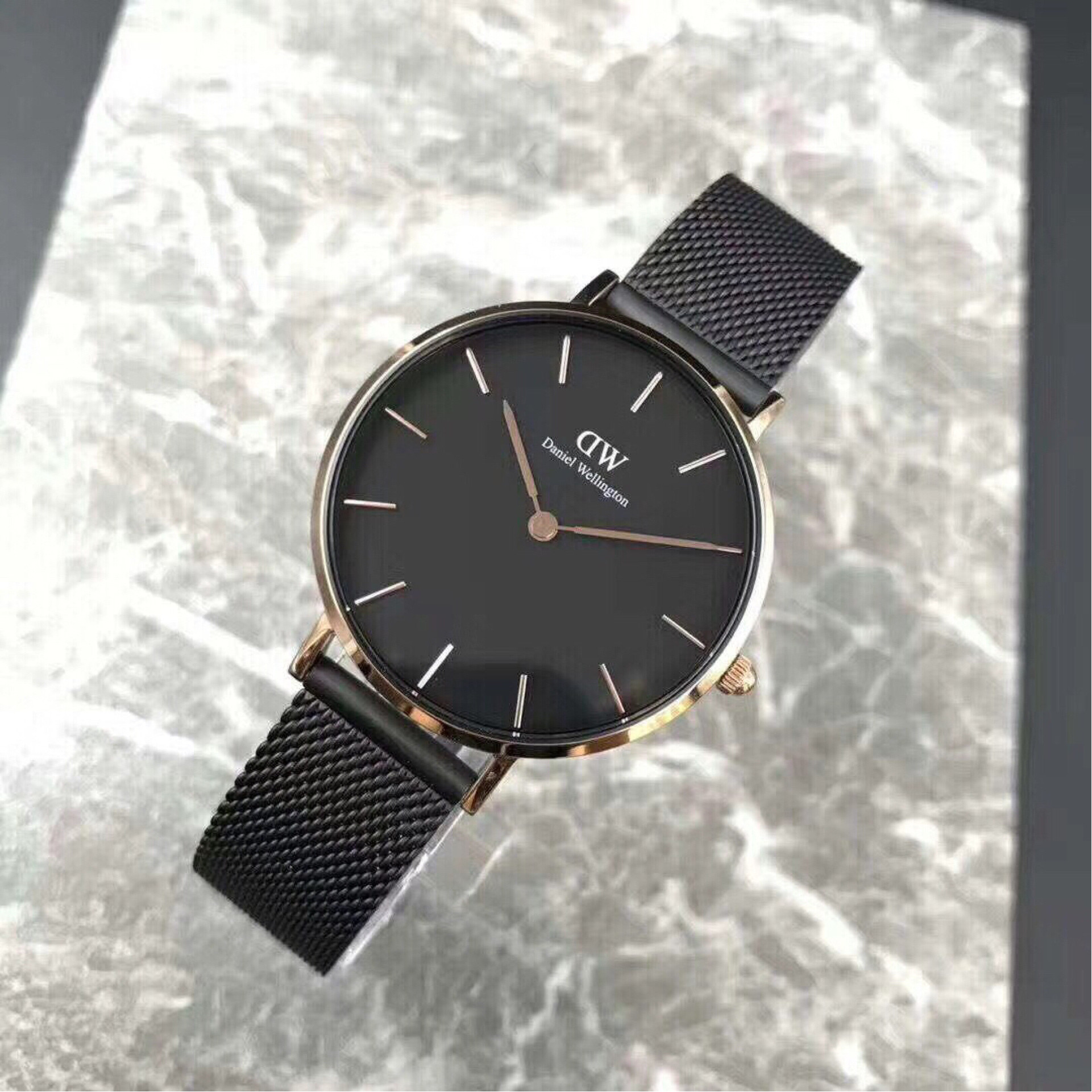 dw手表怎么调节表带?-dw手表怎么调表带按不下去