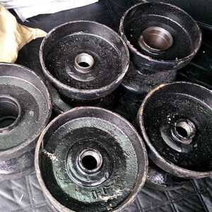 收割机耕田机底盘履带轮子支重轮负重轮柳林久保田东禾轮子沃工