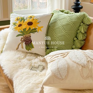 蔓越家 复古绿i卧靠装饰枕腰室枕向日葵绣抱花枕靠垫抱枕套不含芯