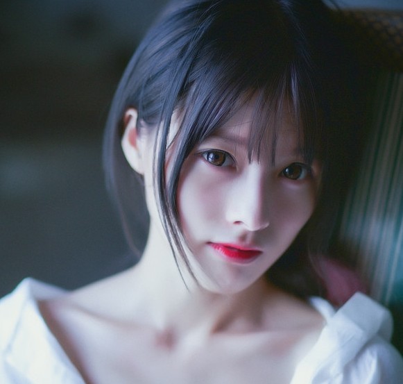清幽红颜