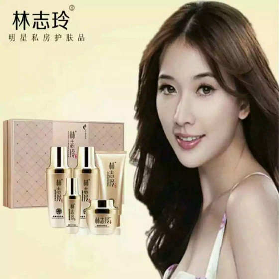 美丽俏佳人_1900