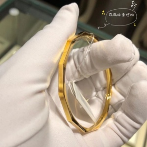 周大福珠宝首饰黄金手镯