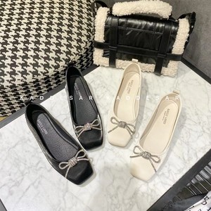 卡迪莎2021年春夏新款水钻蝴蝶结软底蚕丝蛋白皮面单鞋简约款女鞋