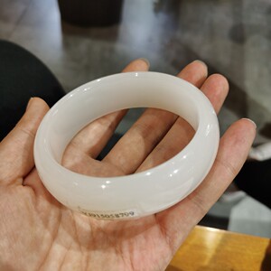 云南怒江贡山羊脂玉手镯多圈口