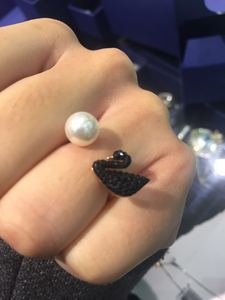 施华洛世奇 黑天鹅珍珠 戒指 size 55号