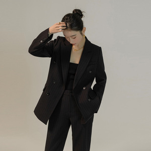 休闲西装套装女高级设计感黑色条纹早春西服外套直筒九分裤两件套