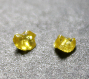 黄钻原石一对 黄色钻石标本 天然南非彩钻矿标猫矿收藏 k01