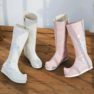 汉服靴子女冬加绒保暖布靴内增高古风侠客翘头靴高筒绣花靴棉靴白