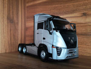 中国重汽黄河x7-600国六牵引拖头 金属合金车模  国产男孩模型