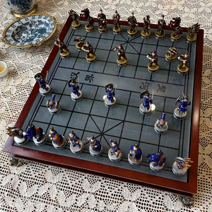 珐琅彩中国象棋实木棋盘纯手工三国立体人物工艺摆件套装收藏送礼