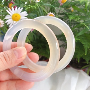 小清新款淡雅无染色注胶天然巴西玛瑙玉髓圆条美人镯一物一图