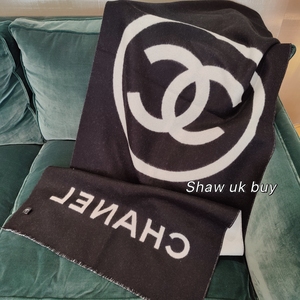 现货Shaw英国购Chanel香奈儿大logo双C羊绒双面围巾披肩围脖黑白