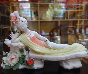 贵妃醉酒 德化陶瓷工艺品白瓷雕古代美女瓷塑家居客厅摆件