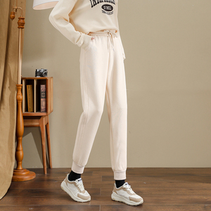 玛娅蒂旗舰店天猫米色运动裤女2021新款时尚洋气ins潮小个子裤子