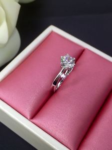 甜美系dr 粉钻1克拉钻戒纯银镀金镶高碳钻女钻戒结婚戒指