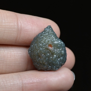 l=21mm81#新疆巴楚戈壁黑山玛瑙经脉包浆原石绿色鱼籽包浆奇石