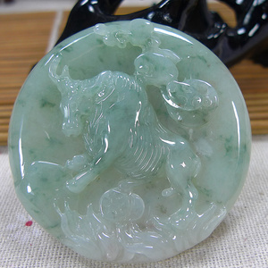 缅甸天然a货翡翠玉器吊坠挂件龙牌-翡翠飘花生肖牛牛气冲天吊坠